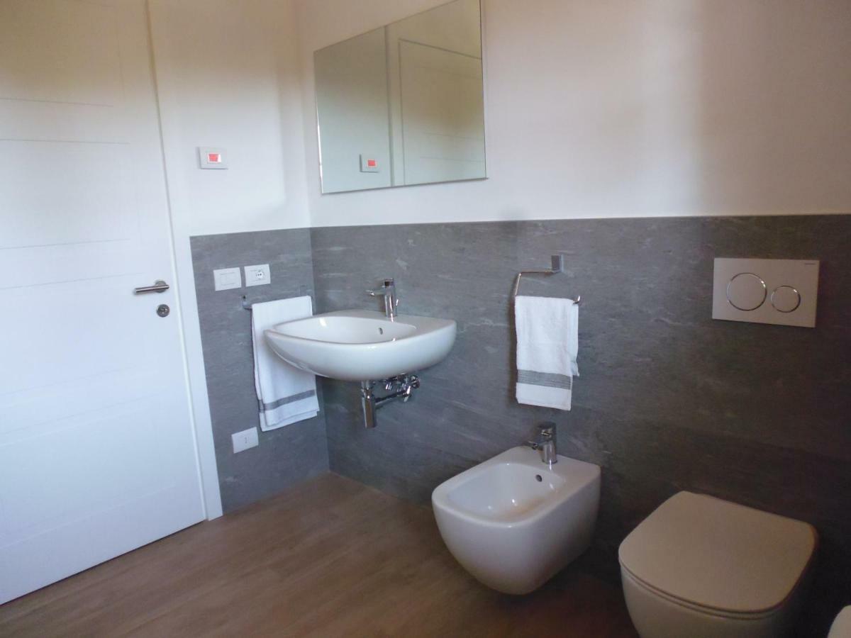 Casa Il Cedro Apartment แวร์บาเนีย ภายนอก รูปภาพ